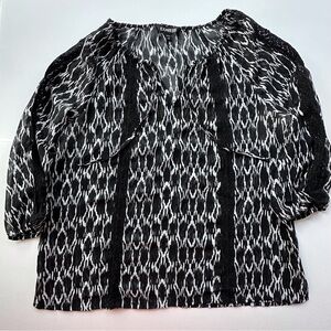 Express‎ black white 3/4 sleeve sheer blouse lace crochet detail women’s medium